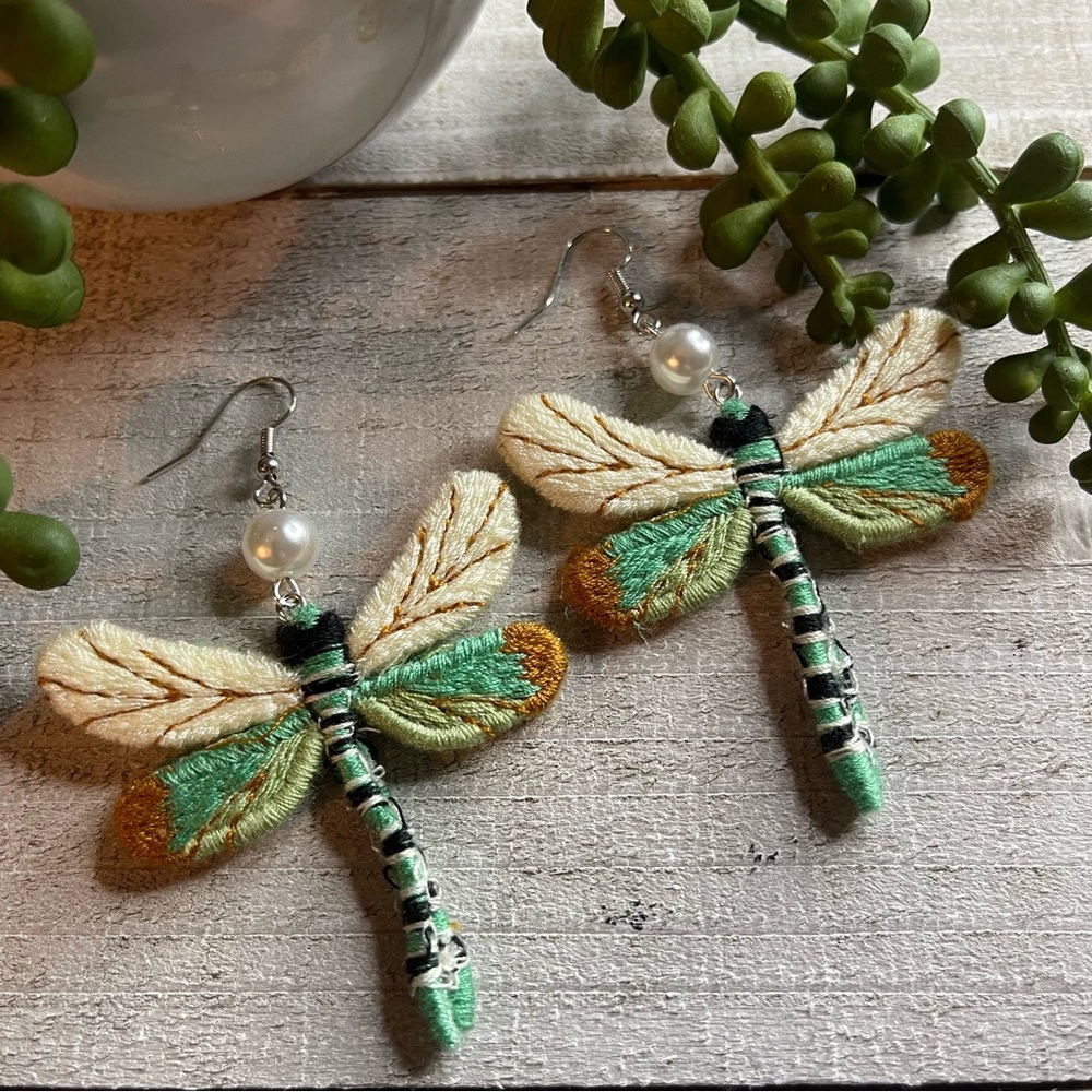 🧚🏼‍♂️🌿 Boho Embroidered Dragonfly Dangle Earrings! New!